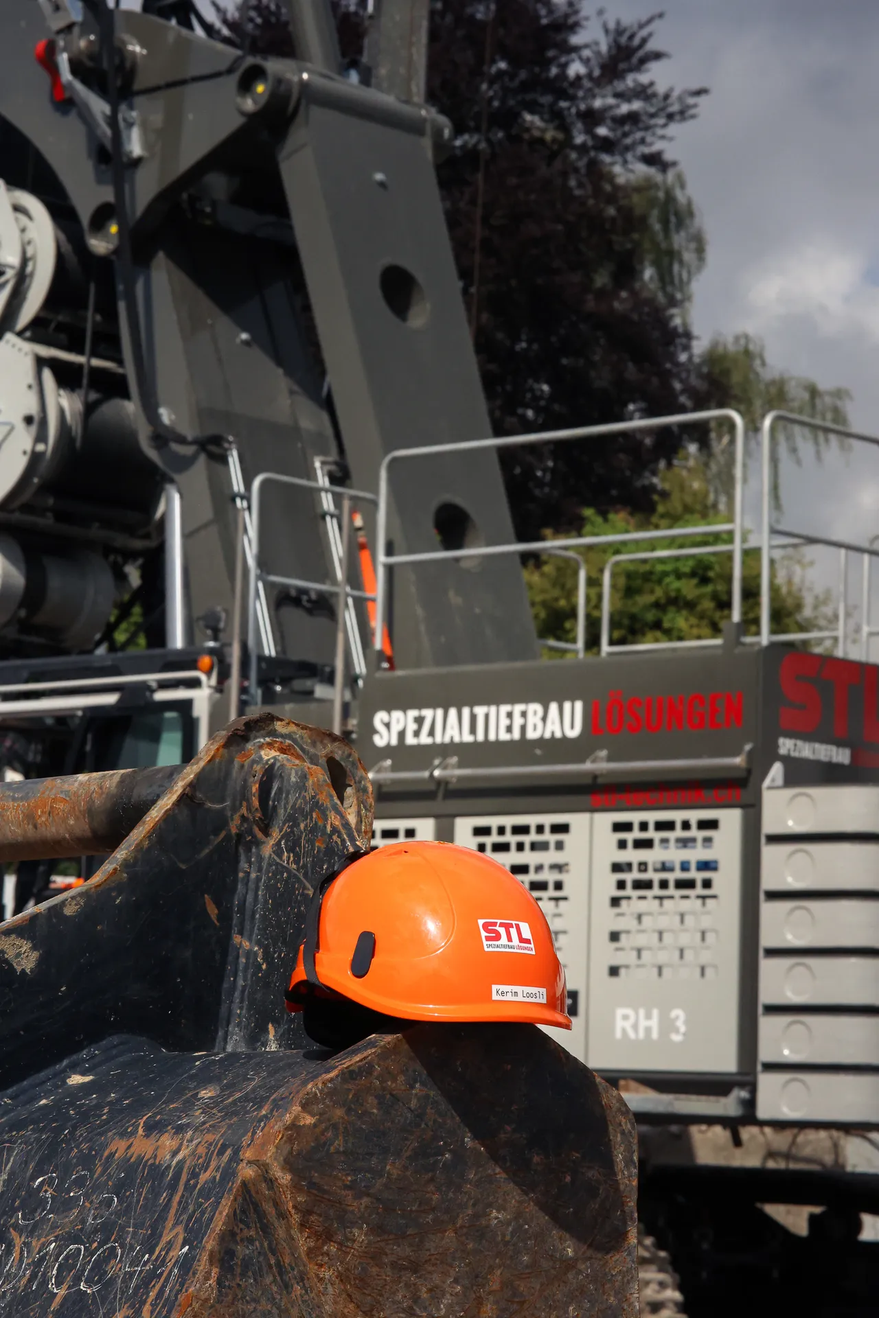 STL-Helm auf dem Bohrgerät